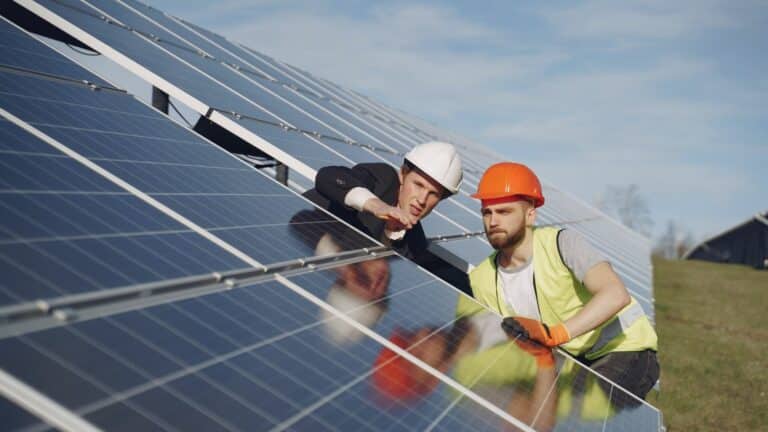 Ne laissez plus les pannes d’électricité gâcher votre journée ! Découvrez l’utilité des onduleurs pour panneaux solaires.